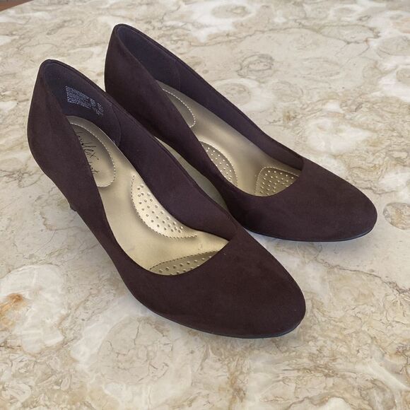 Dexflex Comfort Aubergine Faux Suede Round-Toe Pump 9.5 Regular - Picture 2 of 12